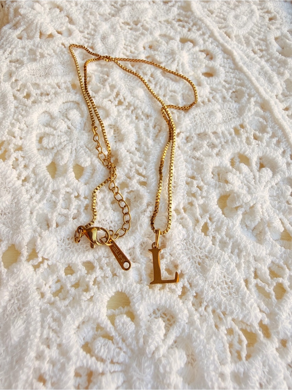 Gold Letter 'L' Pendant Necklace - Elegant Initial Jewelry - Picture 2 of 3